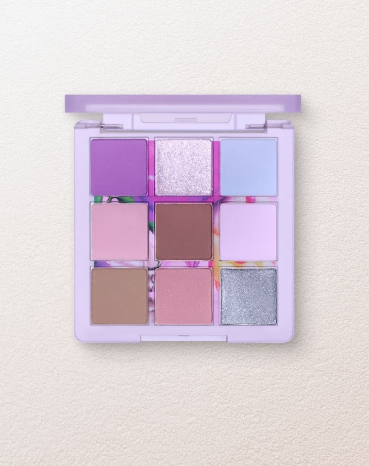XL Eyeshadow Palette Model